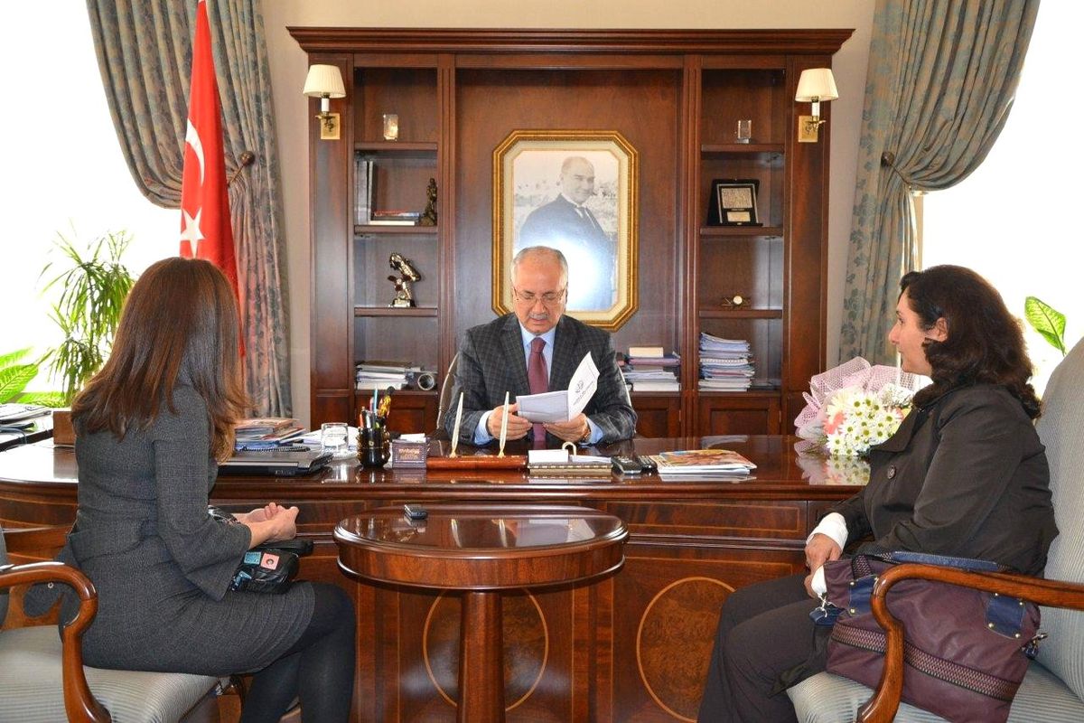 Manisa Otizm Derneği\'nden Vali Daşöz\'e Ziyaret