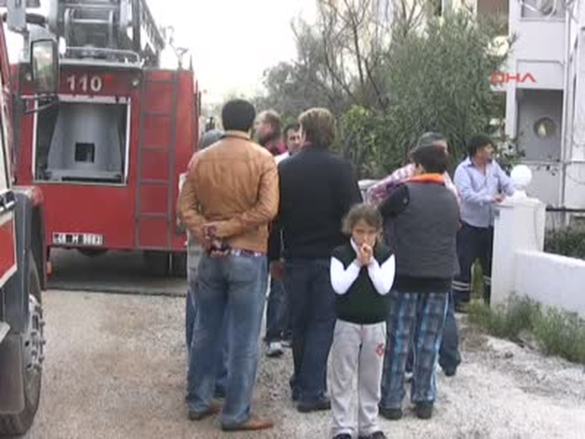 Marmaris\'te Korkutan Yangın Marmaris\'te Korkutan Yangın Muğla\'nın Marmaris İlçesi Armutalan...