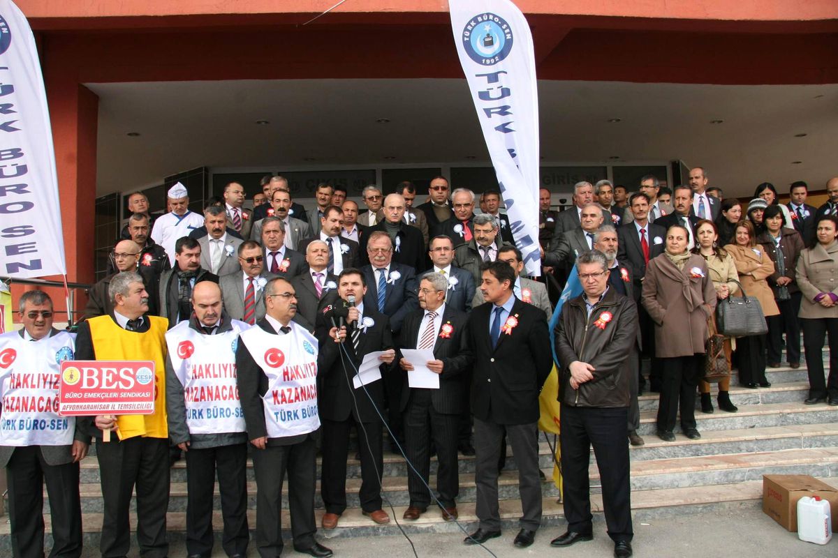 Memurlar Afyonkarahisar\'da da İş Bıraktı