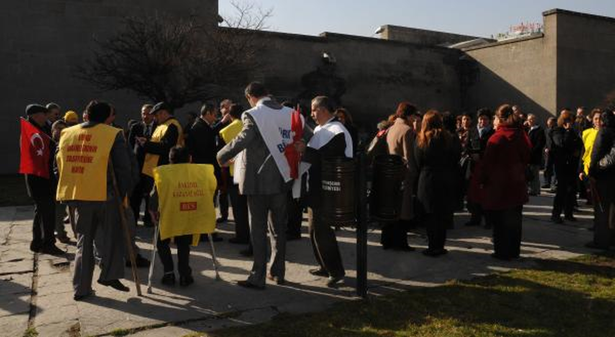 Memurlar İş Bırakma Eylemi Yaptı