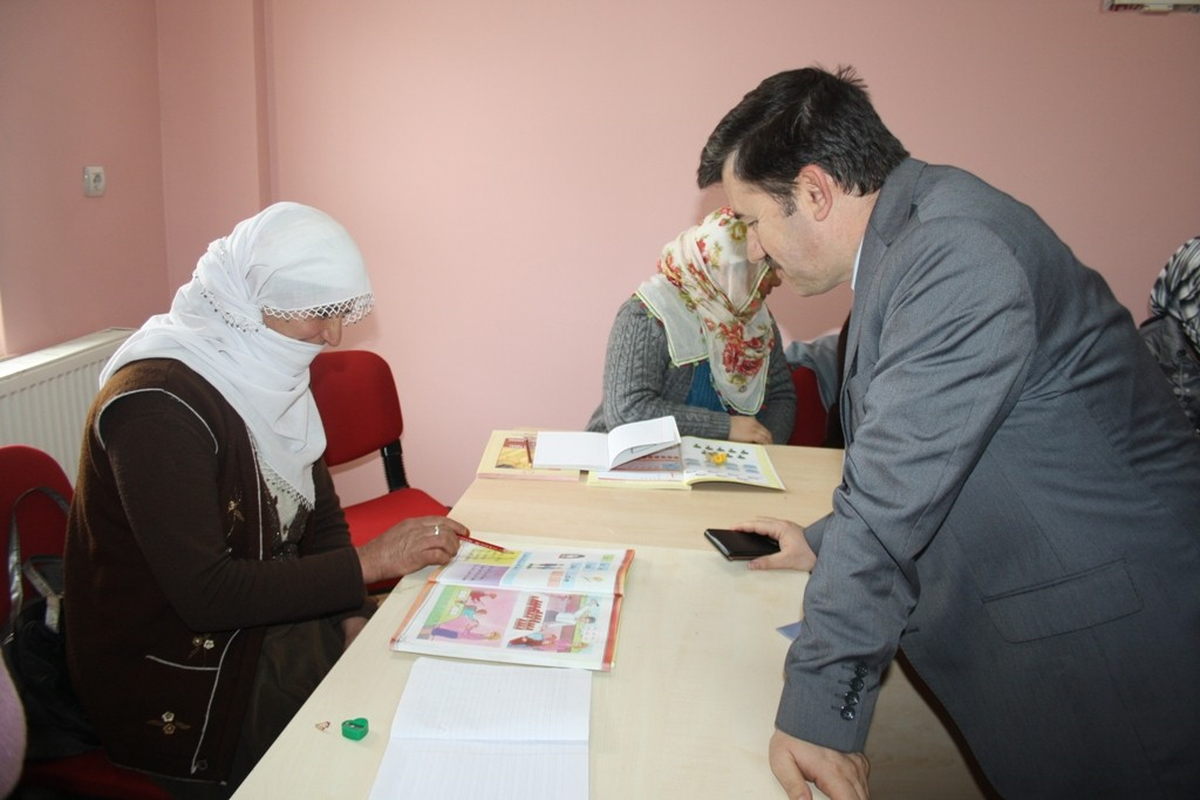 Müdür Başak\'tan Anne Eğitim Merkezi\'ne Ziyaret