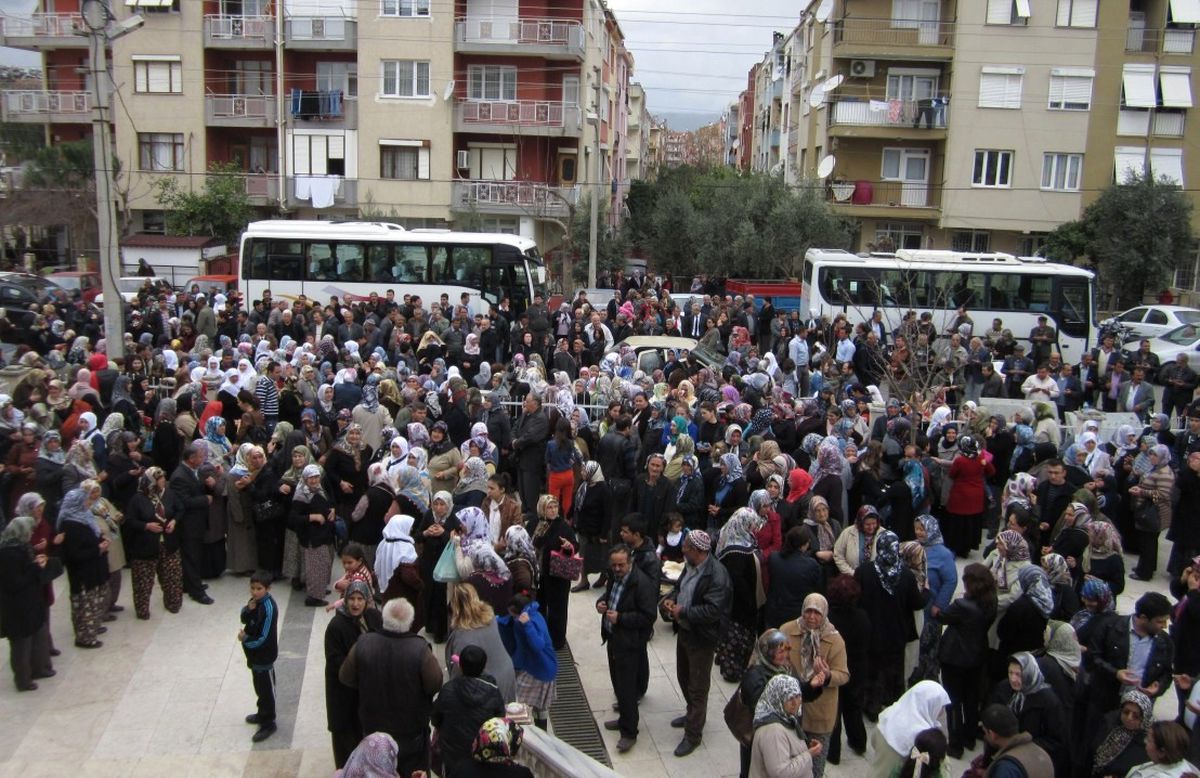 Ödemişli 46 Umre Yolcusu Dualarla Uğurlandı