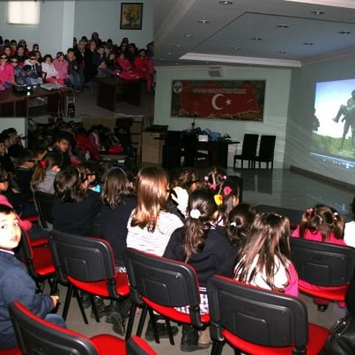 Öğrencilere "Çanakkale Geçilmez" Belgeseli