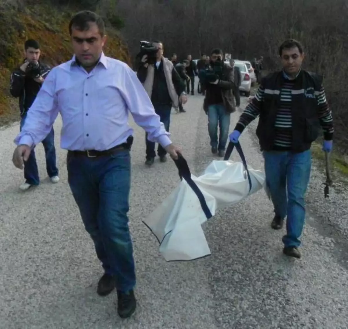 Öldürülen Sinem\'in Kemiklerinin Bulunduğu Yerde Aramalar Sürdü