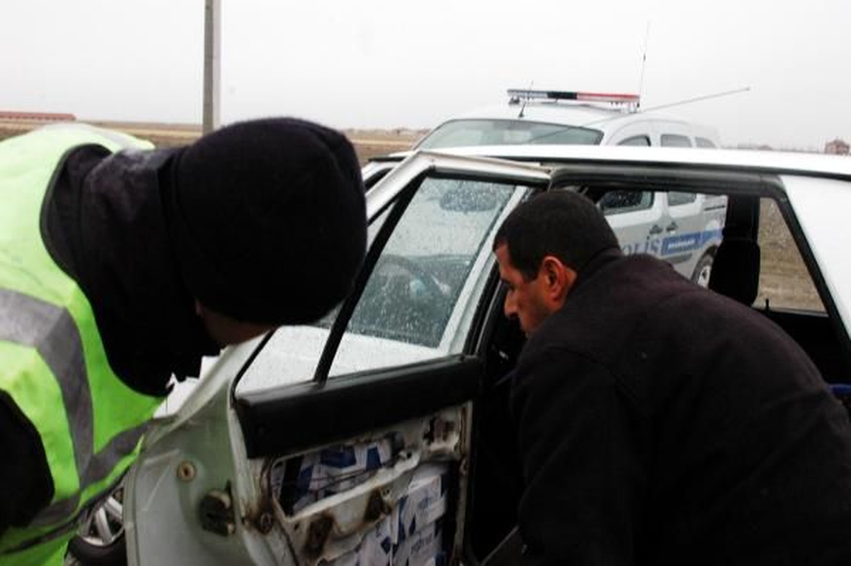 Otomobilden Kaçak Sigara Çıktı