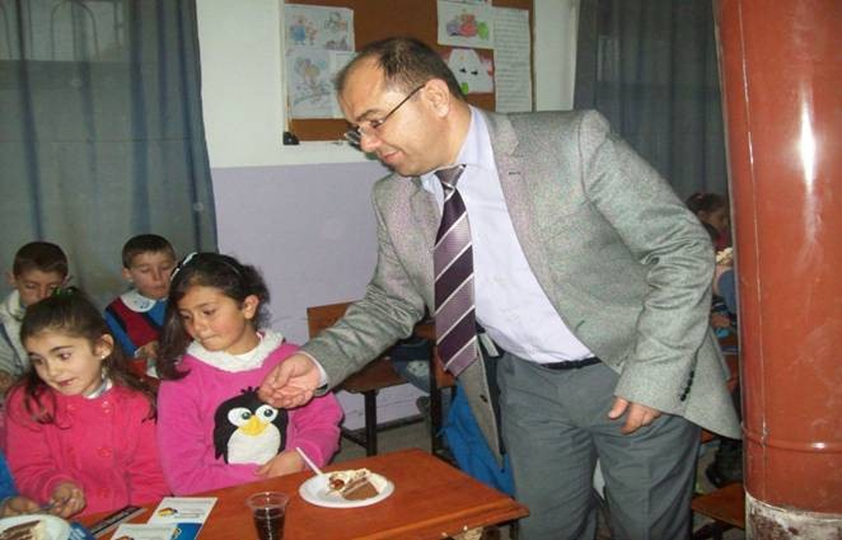 Polisler Kardeş Okulda Doğum Günü Kutladı