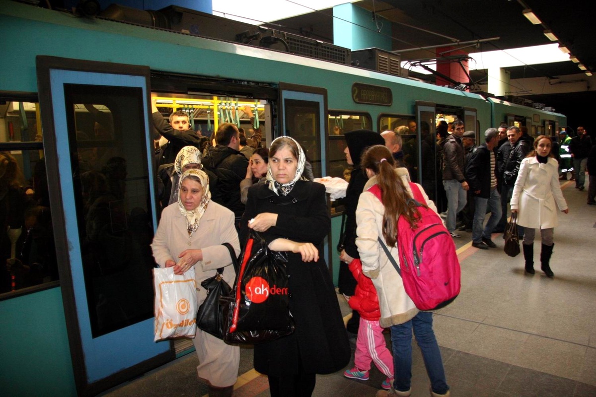 Polisten Metro İstasyonlarında Kontör Dolandırıcılığı Anonsu