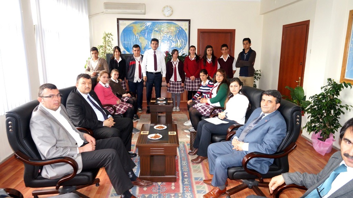 Sarıgöl\'de Öğrenciler Daireleri Ziyaret Etti