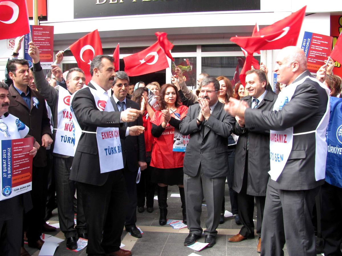 Sivas\'ta Memurlar Bir Günlük İş Bırakma Eylemi Yaptı