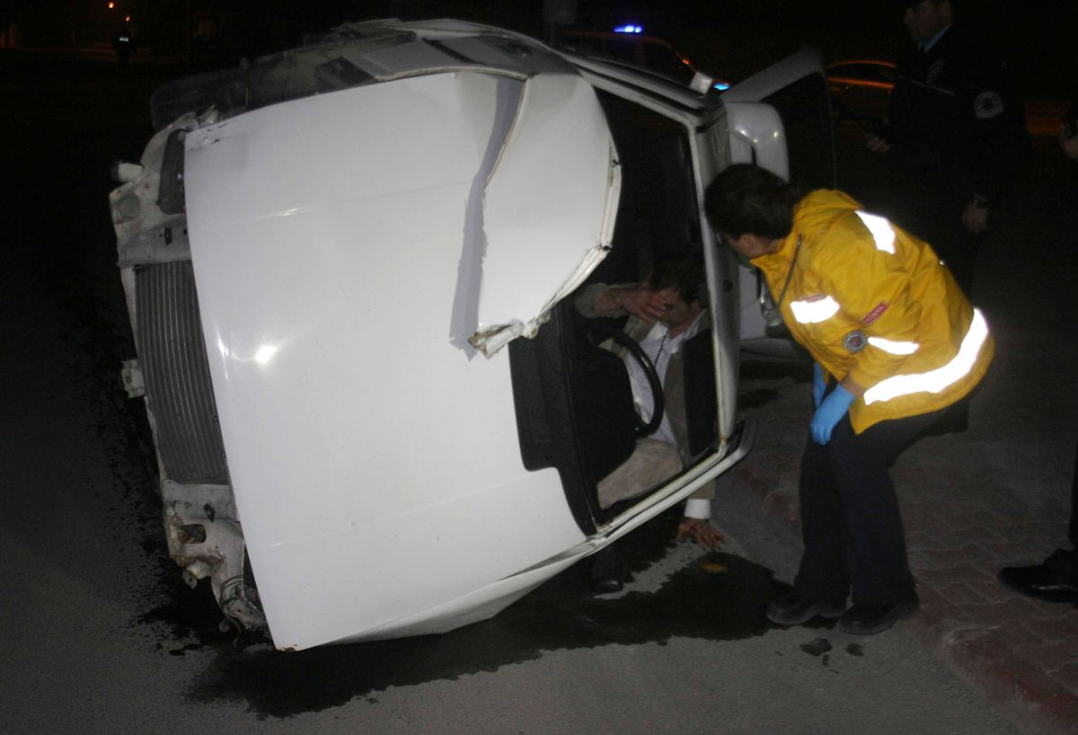 Takla Attığı Otomobilde Sıkıştı