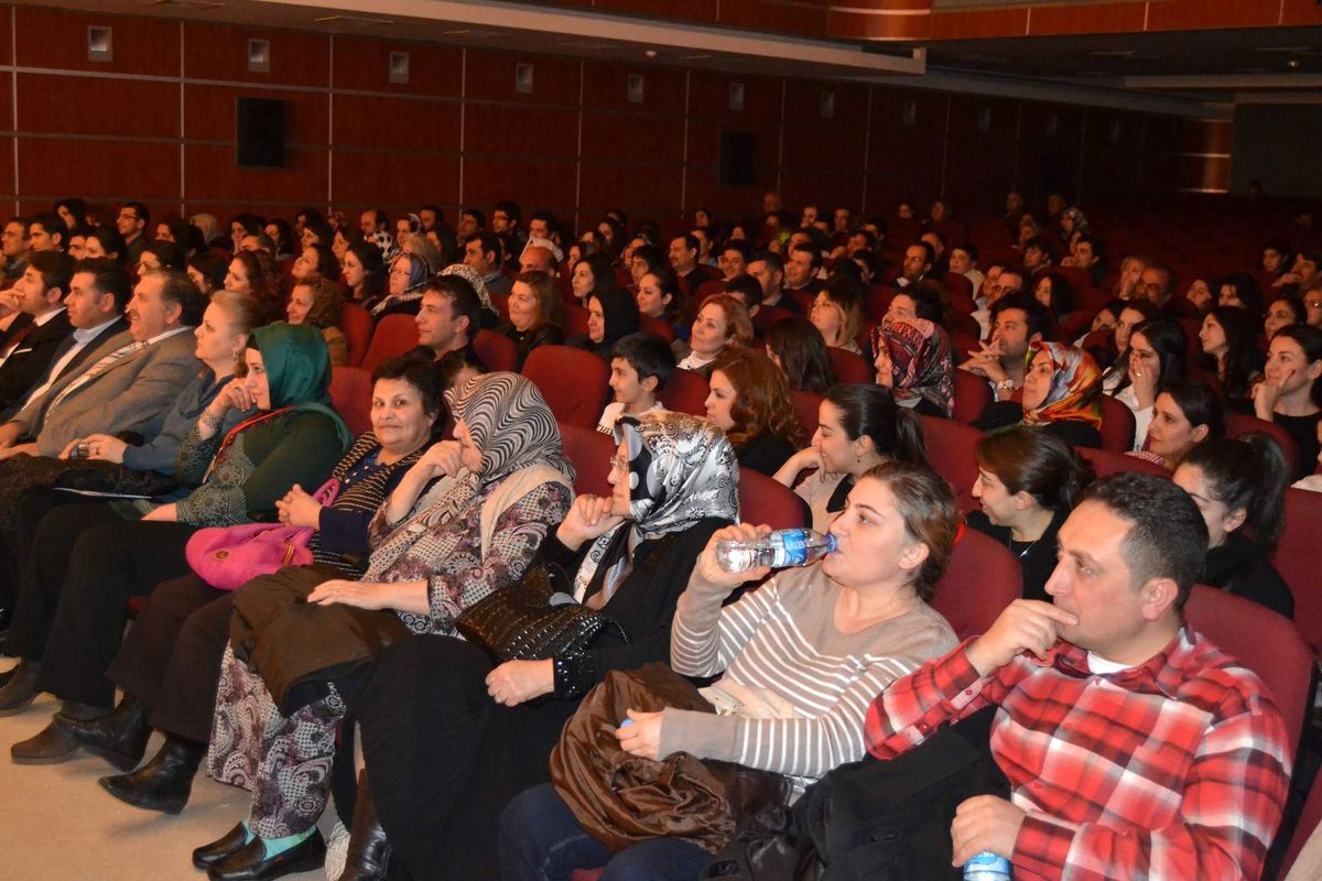 Talasemi ve Lösemi Yararına Tiyatro Gösterimi