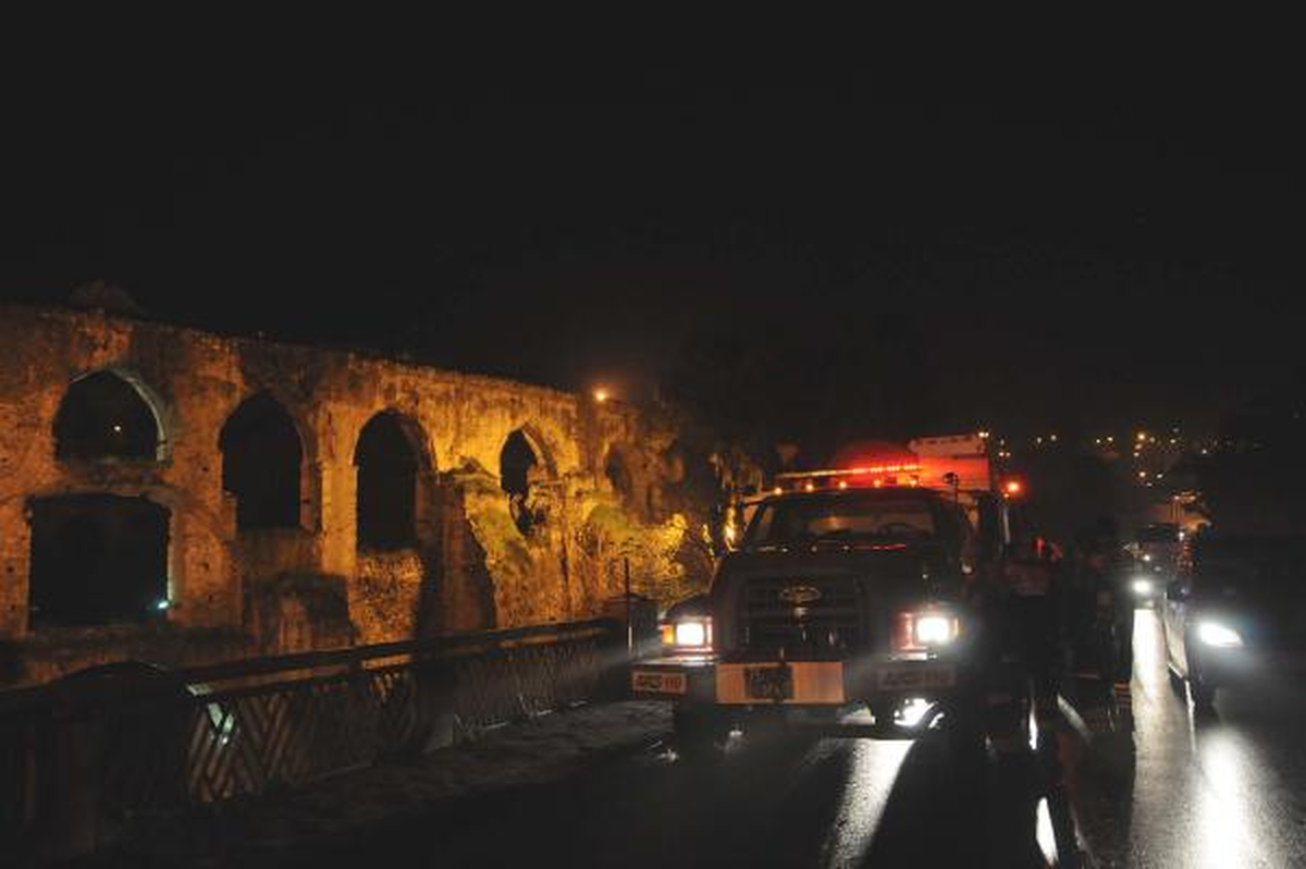 Tarihi Kemerde Kuru Sıkı Tabanca ile İntihar Şov