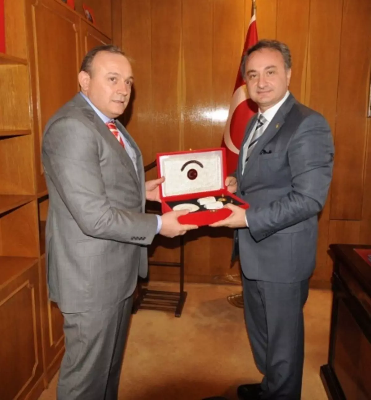 Ted Kolejı Trabzon Şubesı\'nın Kurucuları Vali Kızılcık\'ı Makamında Ziyaret Etti