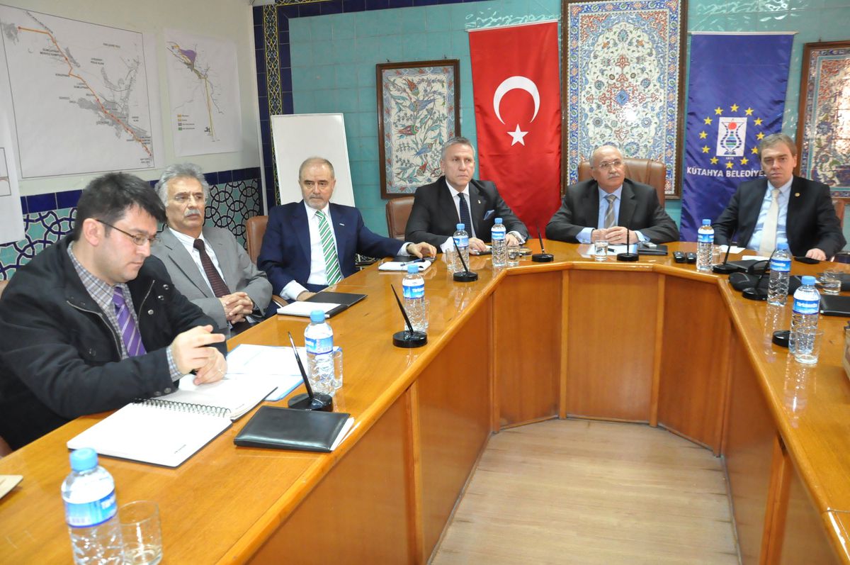 Troleybüs Projesi\'ni Hayata Geçirecek Olan Firmanın Yetkilileri Kütahya\'da