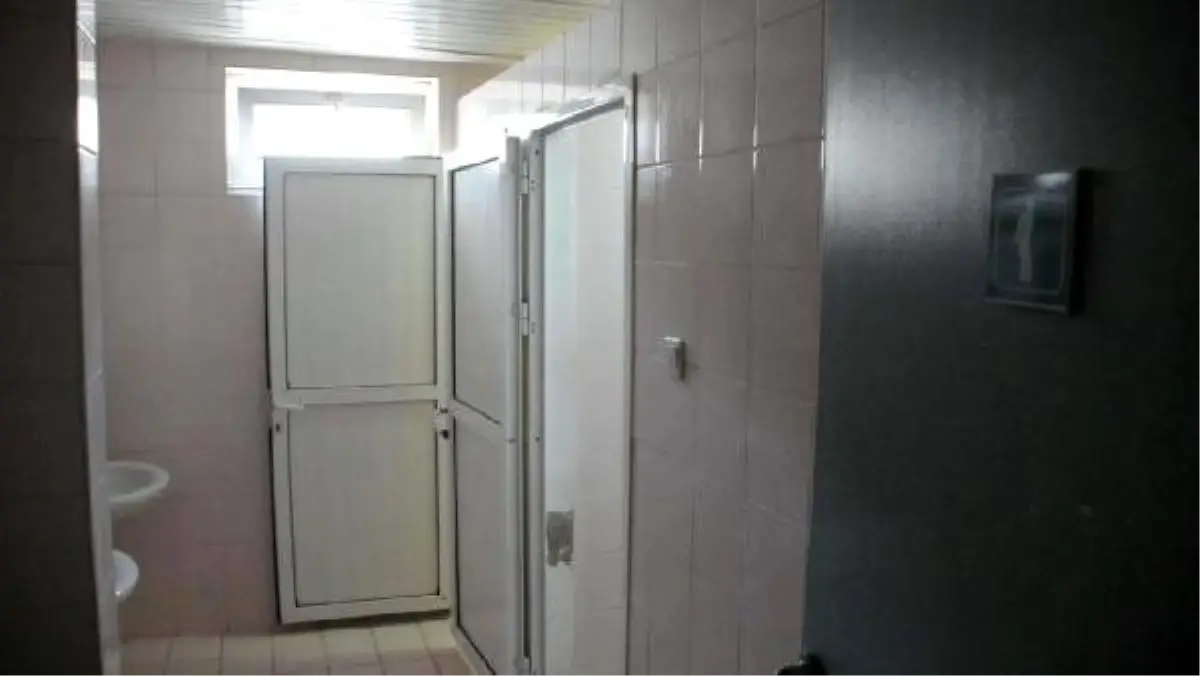 Üniversiteli Kız Tuvalette Doğurduğu Bebeği Çöpe Attı