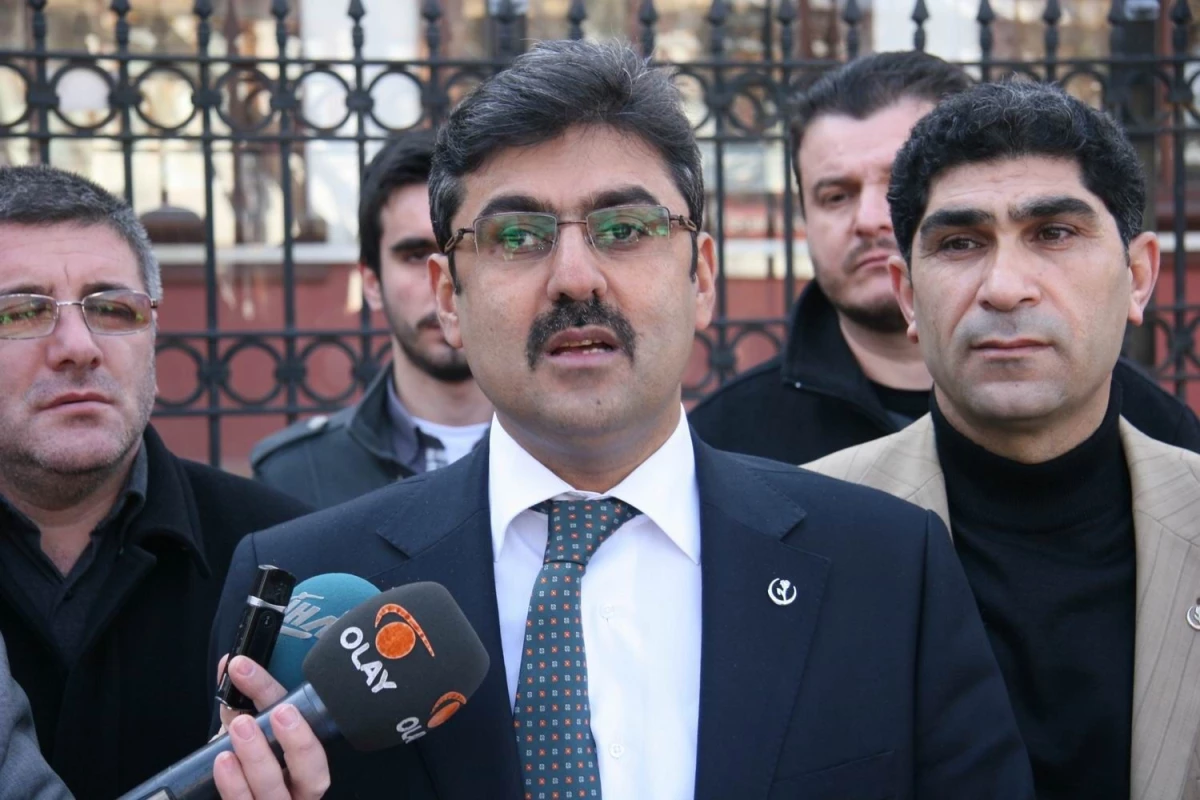 Ünsal: "Irkçılık ile Türk Milliyetçiliği Karıştırılıyor"