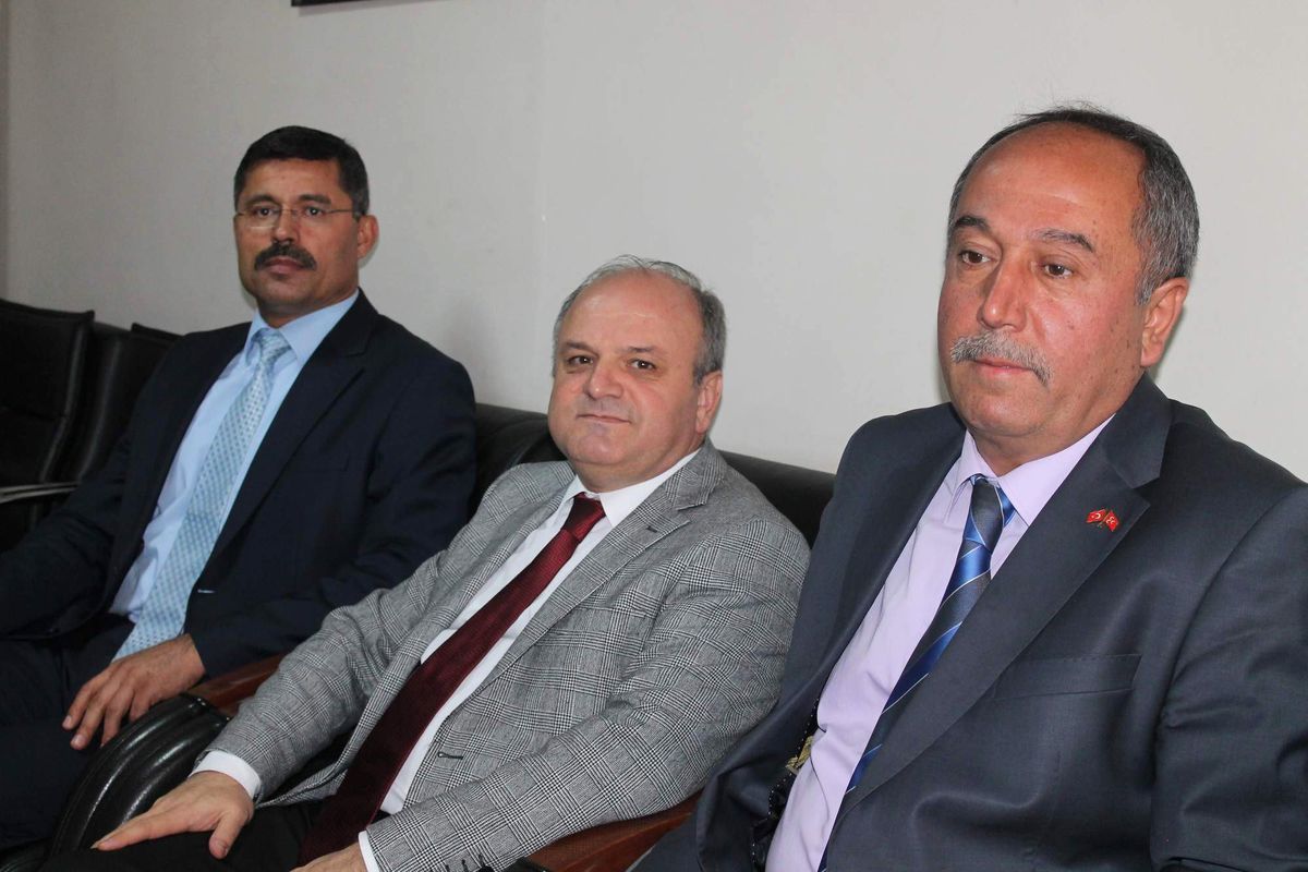 Vali Özdemir Çakacak, MHP\'yi Ziyaret Etti