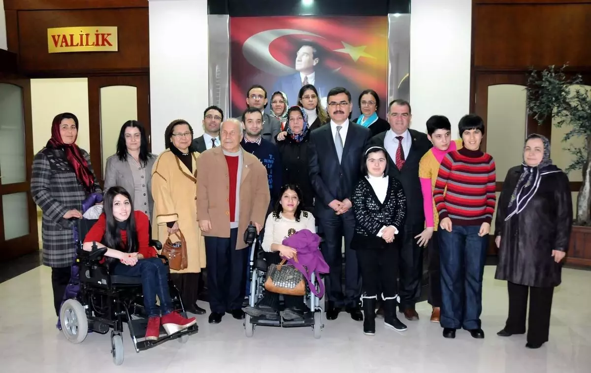 Vali Turhan'dan Engellilere Destek