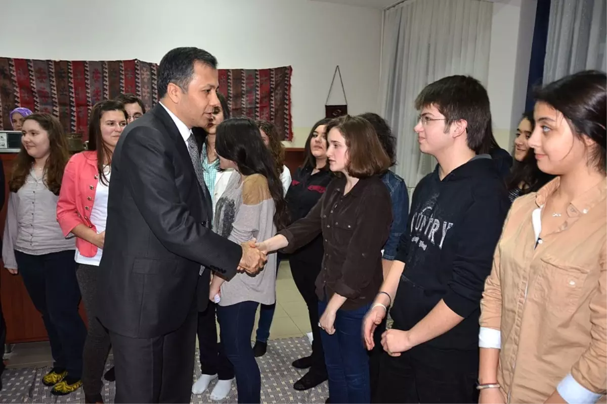 Vali Yerlikaya Liselilerin Sohbetine Katıldı