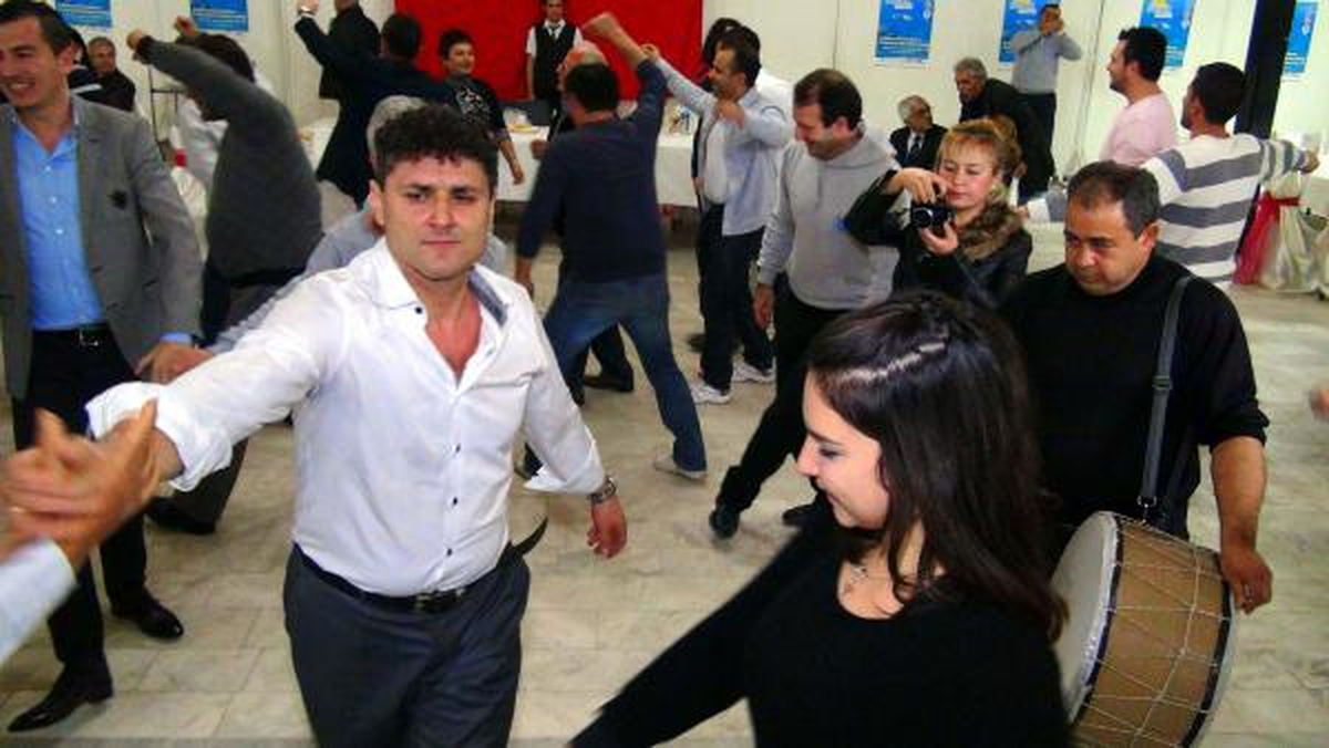 Yunan Başkanından Rakı Dansı