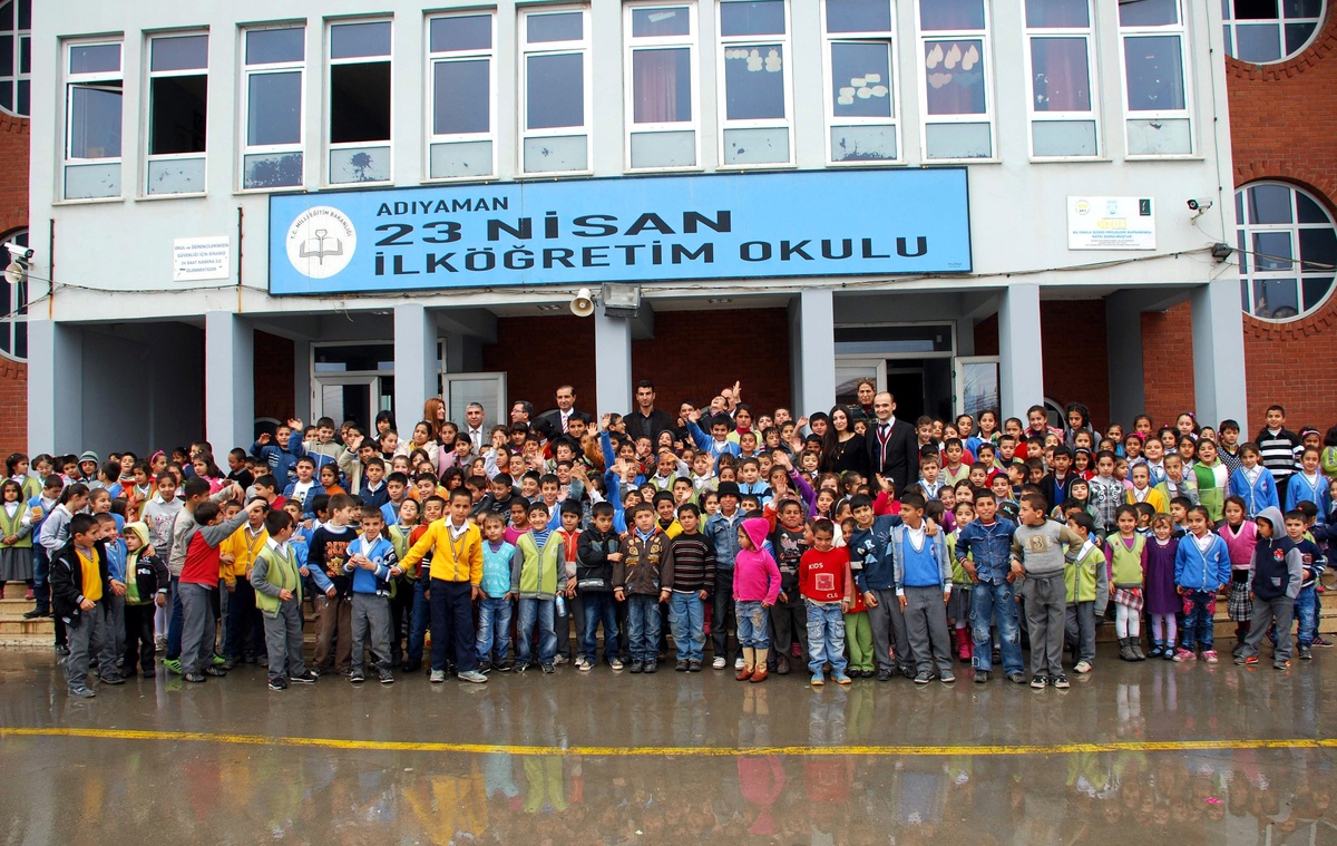 23 Nisan İlköğretim Okulu\'na Malzeme Yardımı