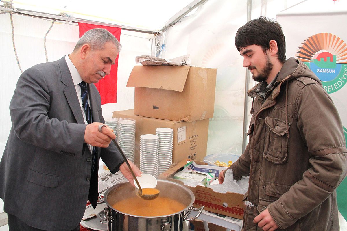 3 Bin Kişiye Çorba-Ekmek