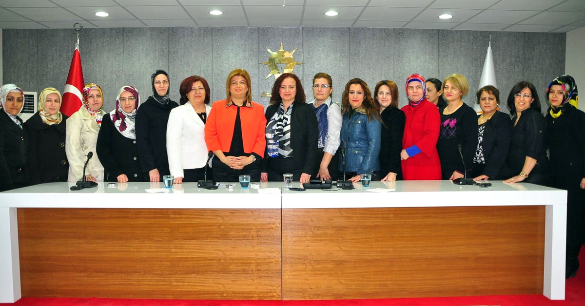 AK Parti Manisa İl Kadın Kolları Başkanı Uygur\'un İstifası Kabul Edilmedi