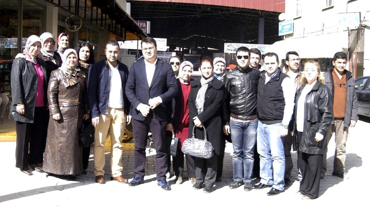 AK Parti\'ye 100 Yeni Üye Katıldı