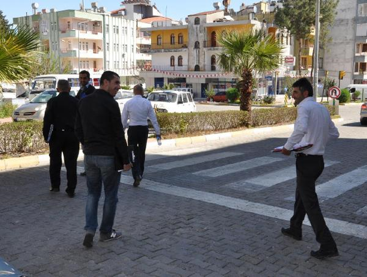 Anamur\'da İzinsiz Seçim Anketine Polis Engeli