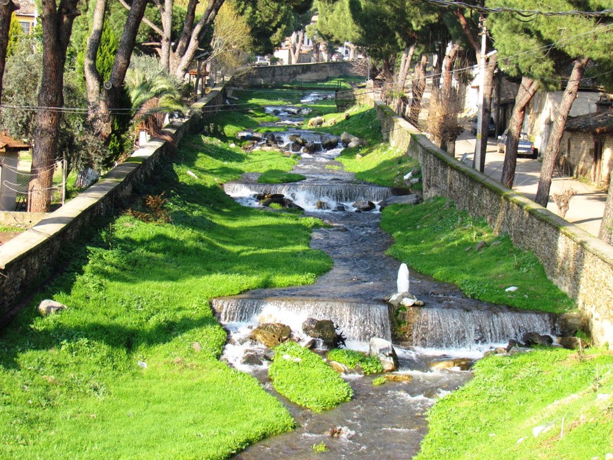 Bahar Kapıda, Dereler Coştu