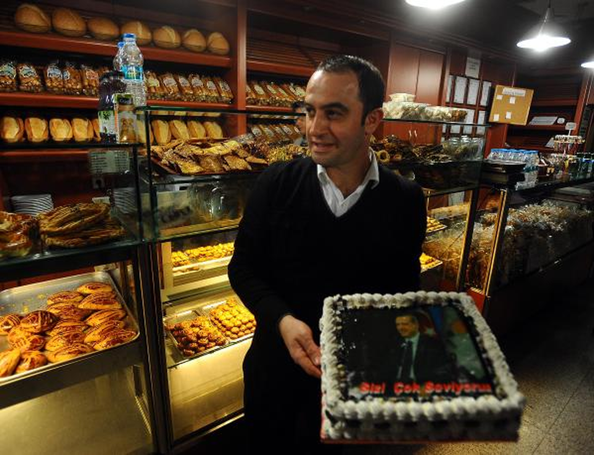 Başbakan\'a Komşu Pastası