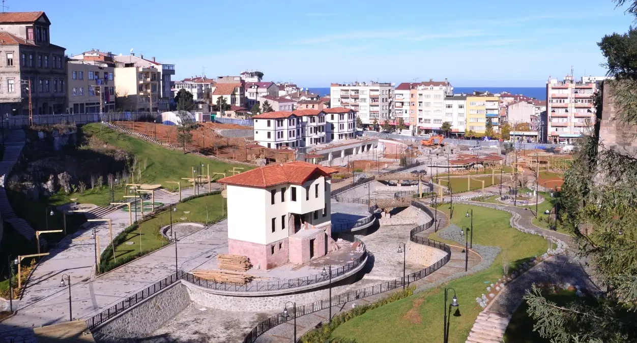 Başkan Gümrükçüoğlu, Kentsel Dönüşüm Çalışmalarını İnceliyor