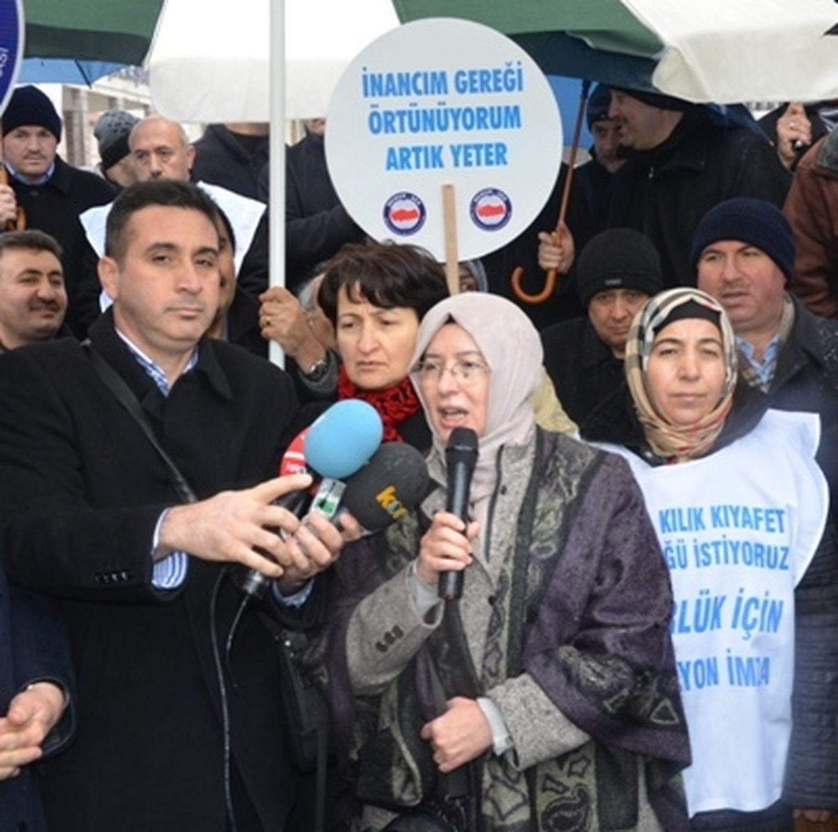 Başkent Kadın Platformu\'ndan "Başörtüsü" Eylemi