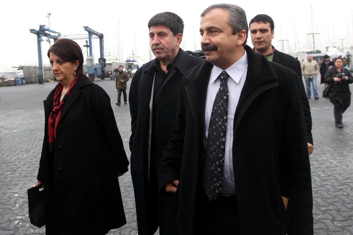 BDP ve Dtk Heyeti, Süleymaniye\'de Ikyb Üyeleri ile Görüşüyor