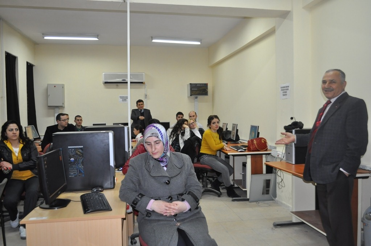 Burhaniye\'de Bilgisayar Kurslarına Büyük İlgi