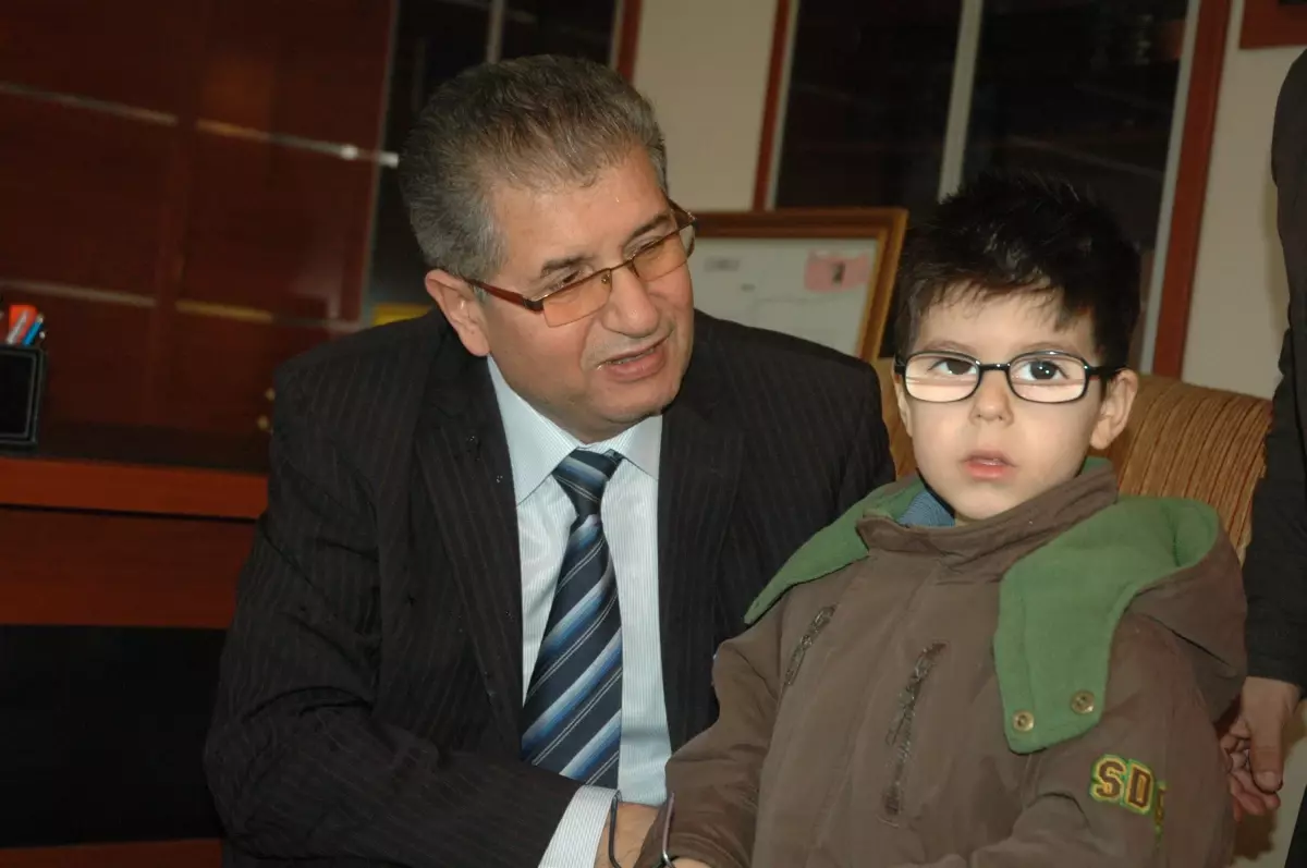 Çorlu Kaymakamlığı Küçük Nurettin İçin Almanya'dan Özel Gözlük Getirtti