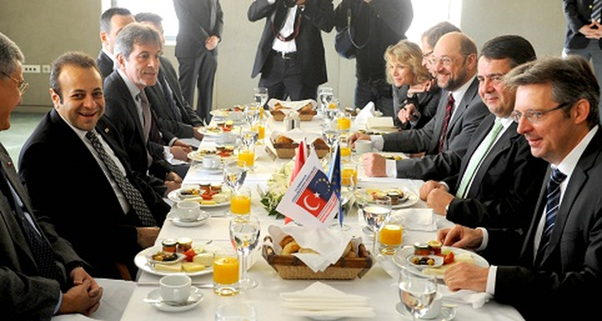 HDF Üyeleri Toplandı