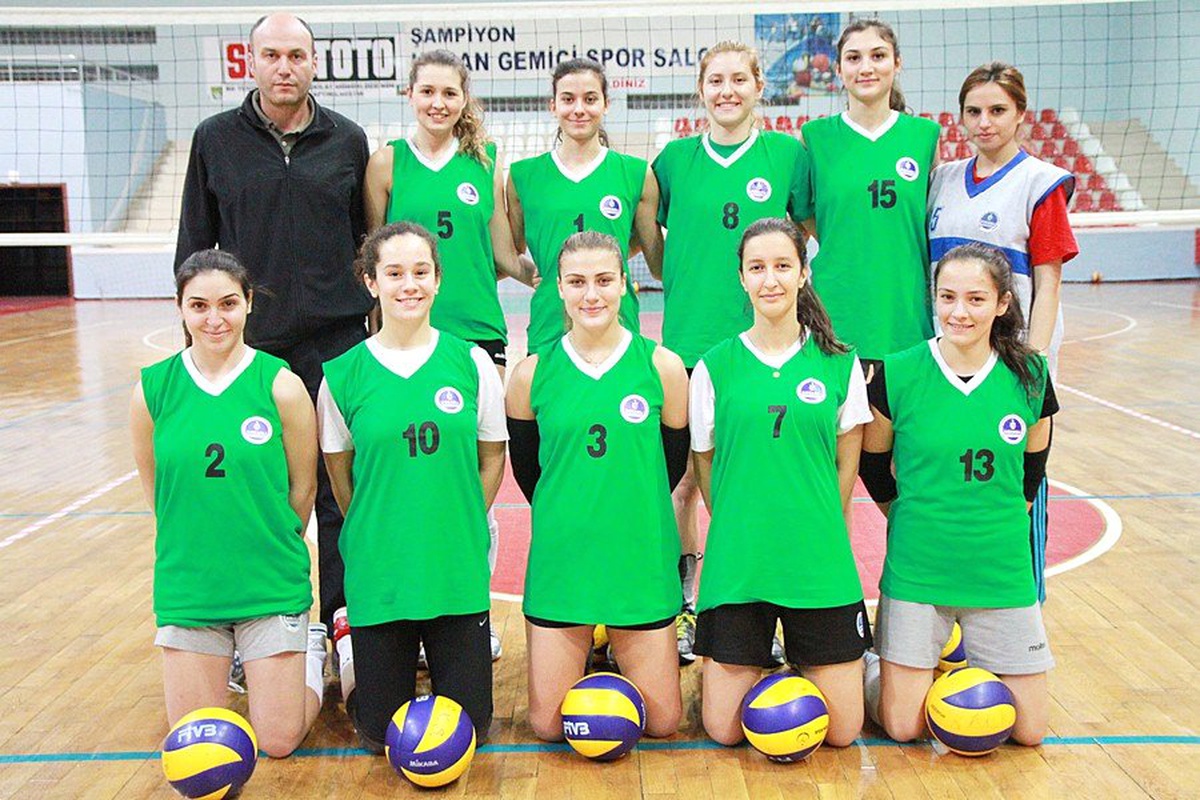 Kağıtspor'lu Voleybolcular Zirveye Oynuyor