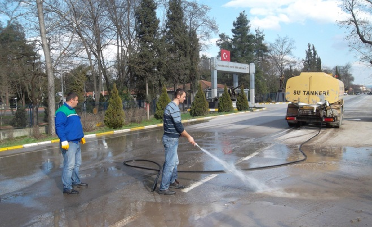 Kartepe\'nin Yolları Yıkanıyor
