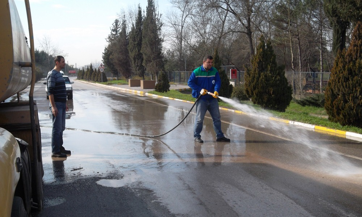 Kartepe\'nin Yolları Yıkanıyor