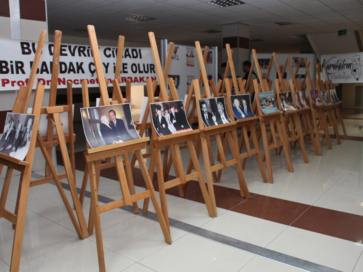 Kmü\'de Necmettin Erbakan Fotoğraf Sergisi
