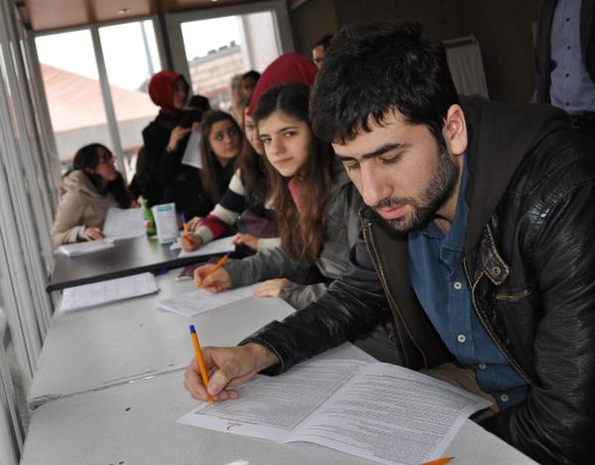 Kocaeli Üniversitesi Öğrencilerinden Kan Bağışı
