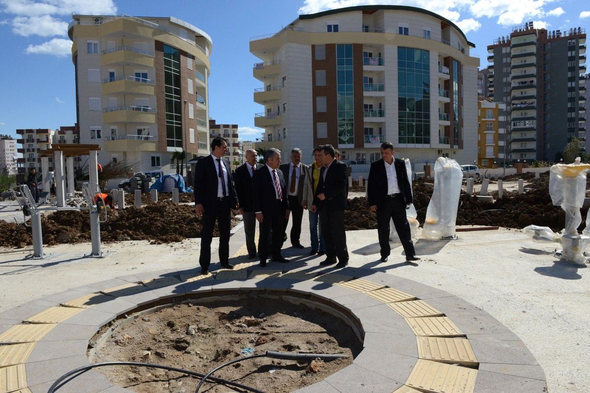 Konyaaltı\'nda Park Yapım Çalışmaları Devam Ediyor