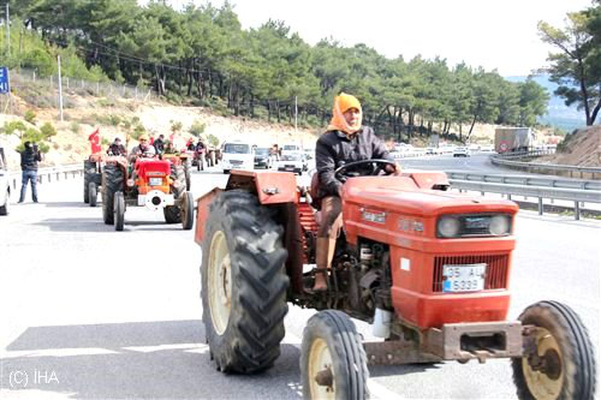 Köylülerden Traktörlü "2b" Eylemi