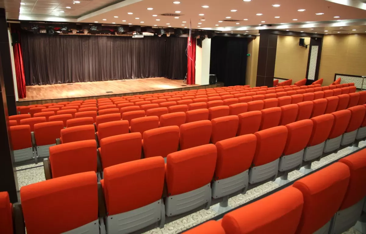 Lale Meydanı Kültür Merkezi Yenilenen Yüzü ile Hizmete Girdi