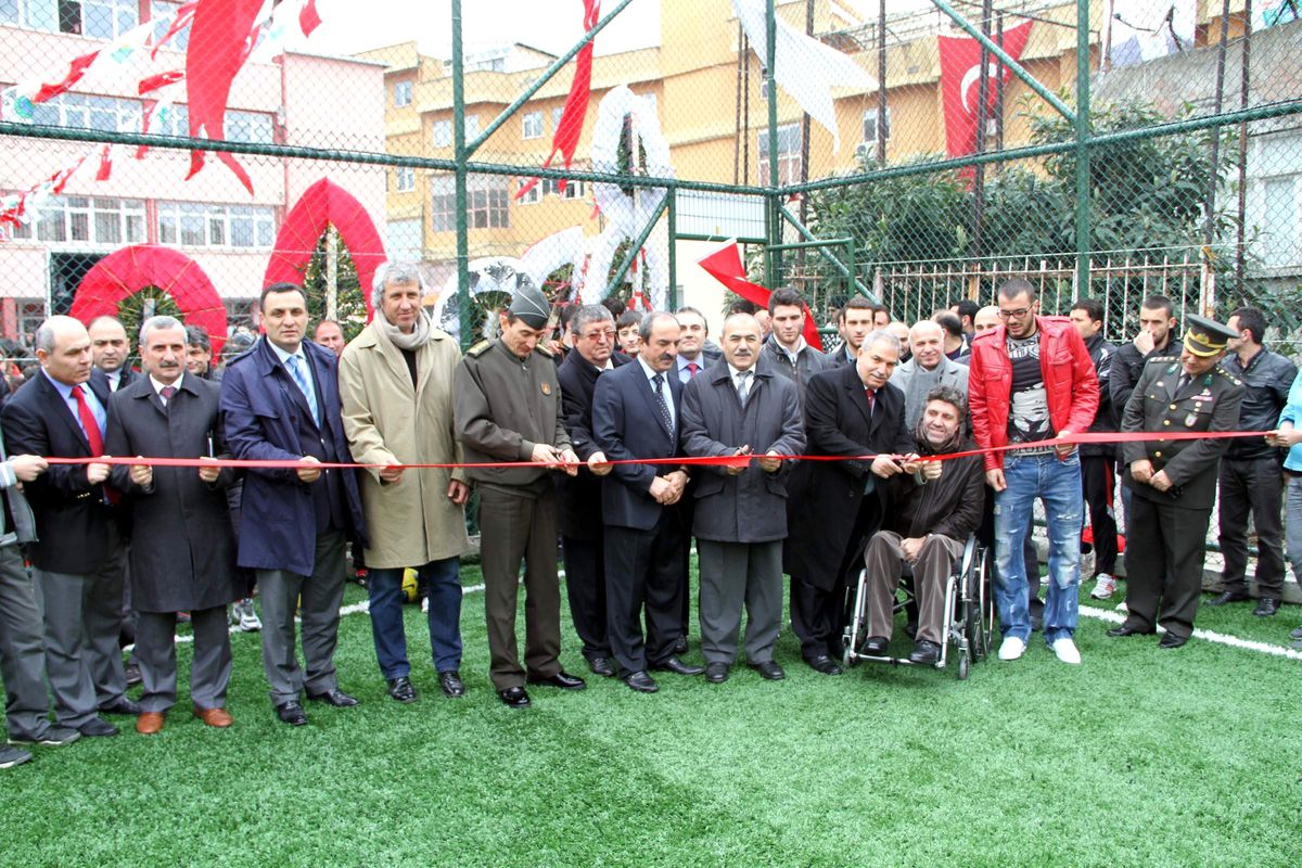 Okul Bahçesine Spor Tesisi