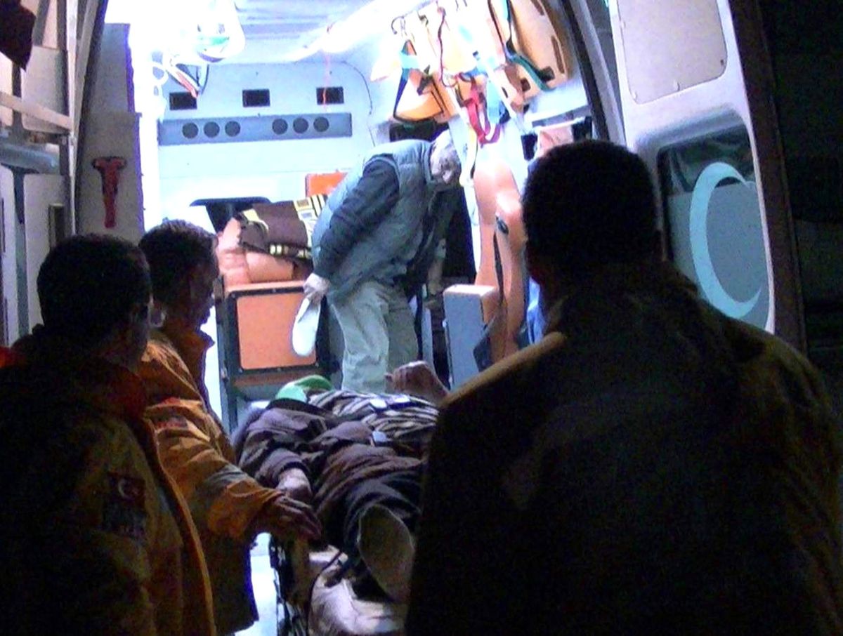 Otomobil Şarampole Uçtu: 2 Yaralı