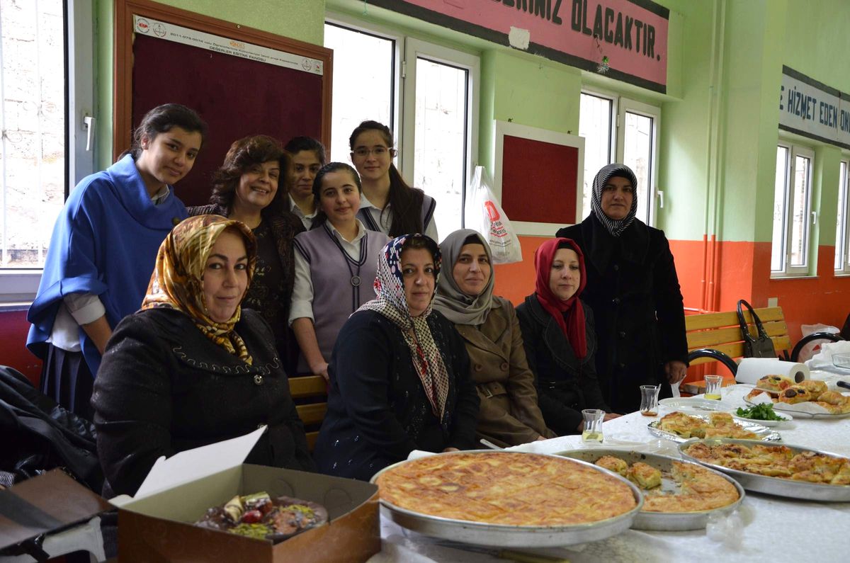 Özel Meltem Koleji Gıda Kermesi Düzenledi