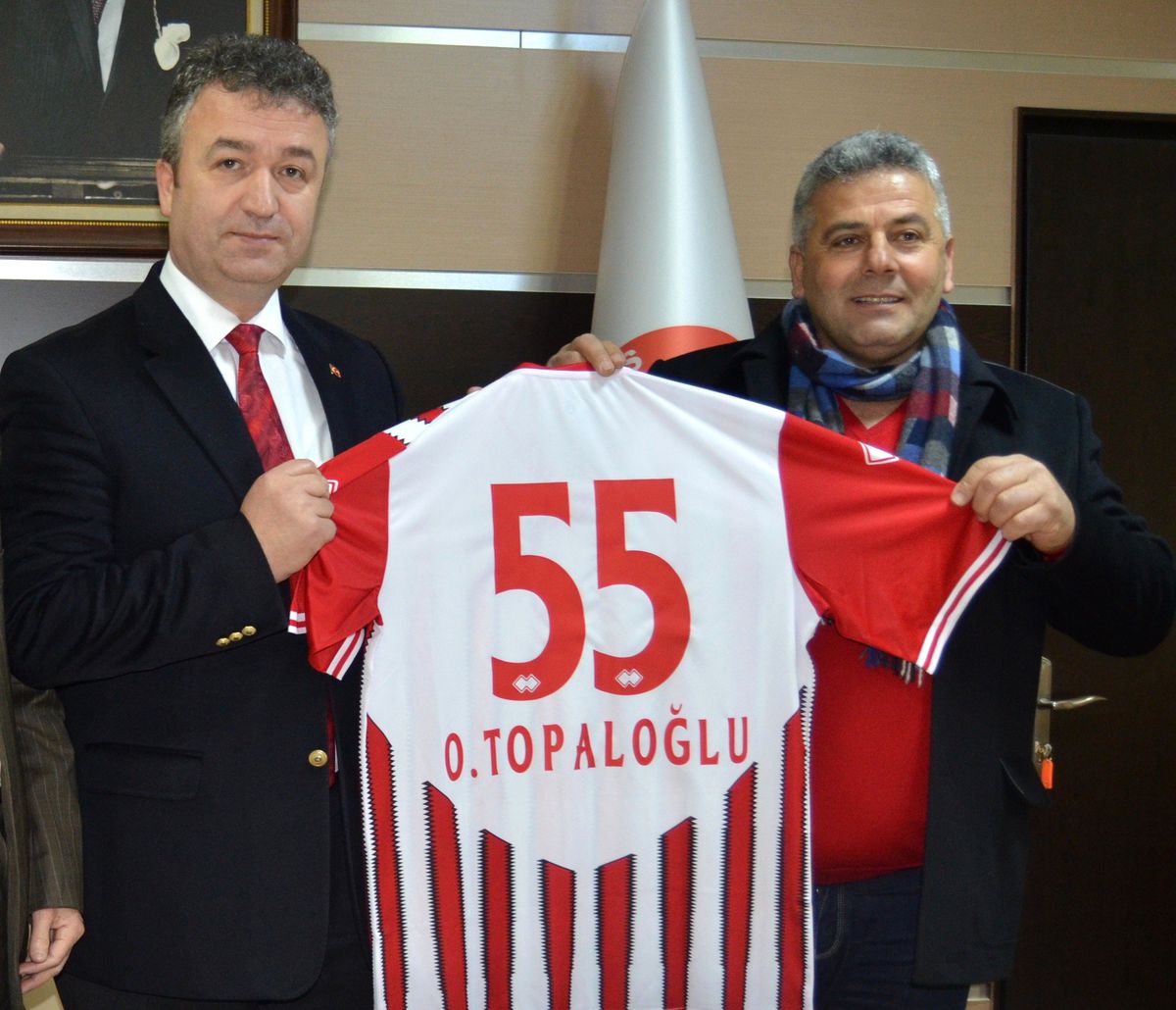 Samsunspor\'dan Topaloğlu\'na Plaket