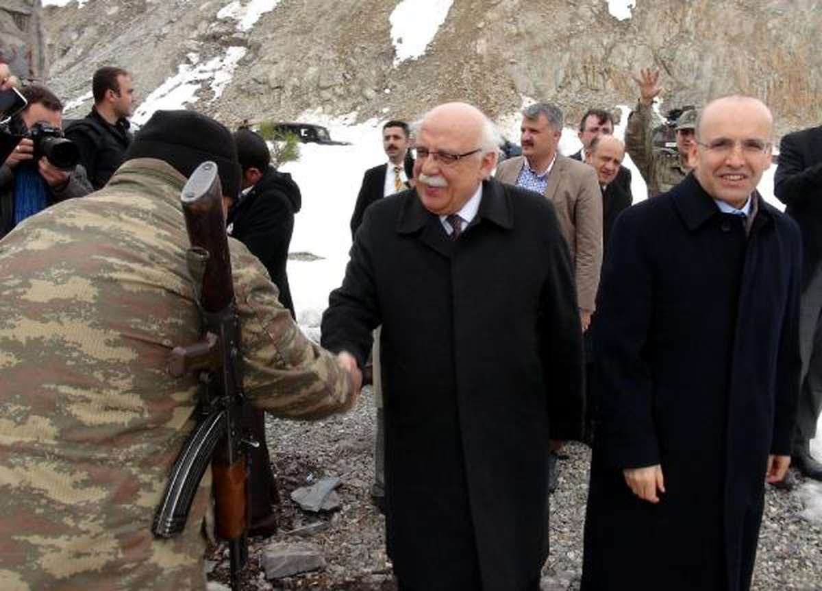 Şimşek ve Avcı Hakkari\'den Ayrıldı (3)